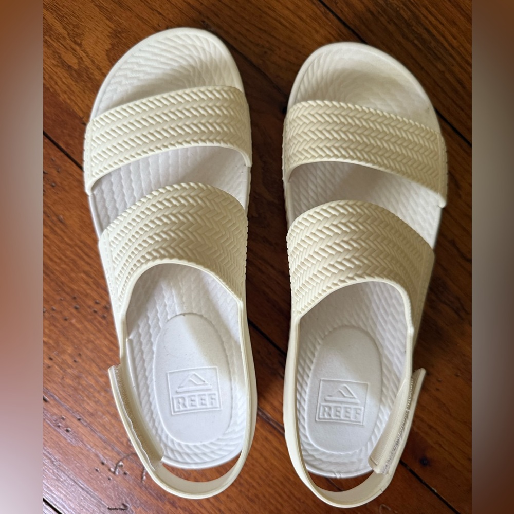 Reef sandals - waterproof, like new, Size 8 - Picture 5 of 7